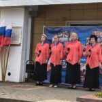 Гордо реет флаг России